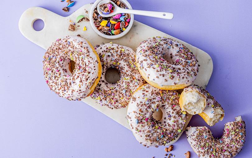 donut white crushed candy_intra.jpg