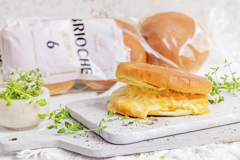 Ostesmørbrød med burgerbrød_nett.jpg