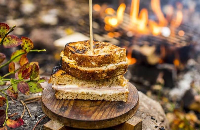 Ostesmørbrød på bål_.jpg